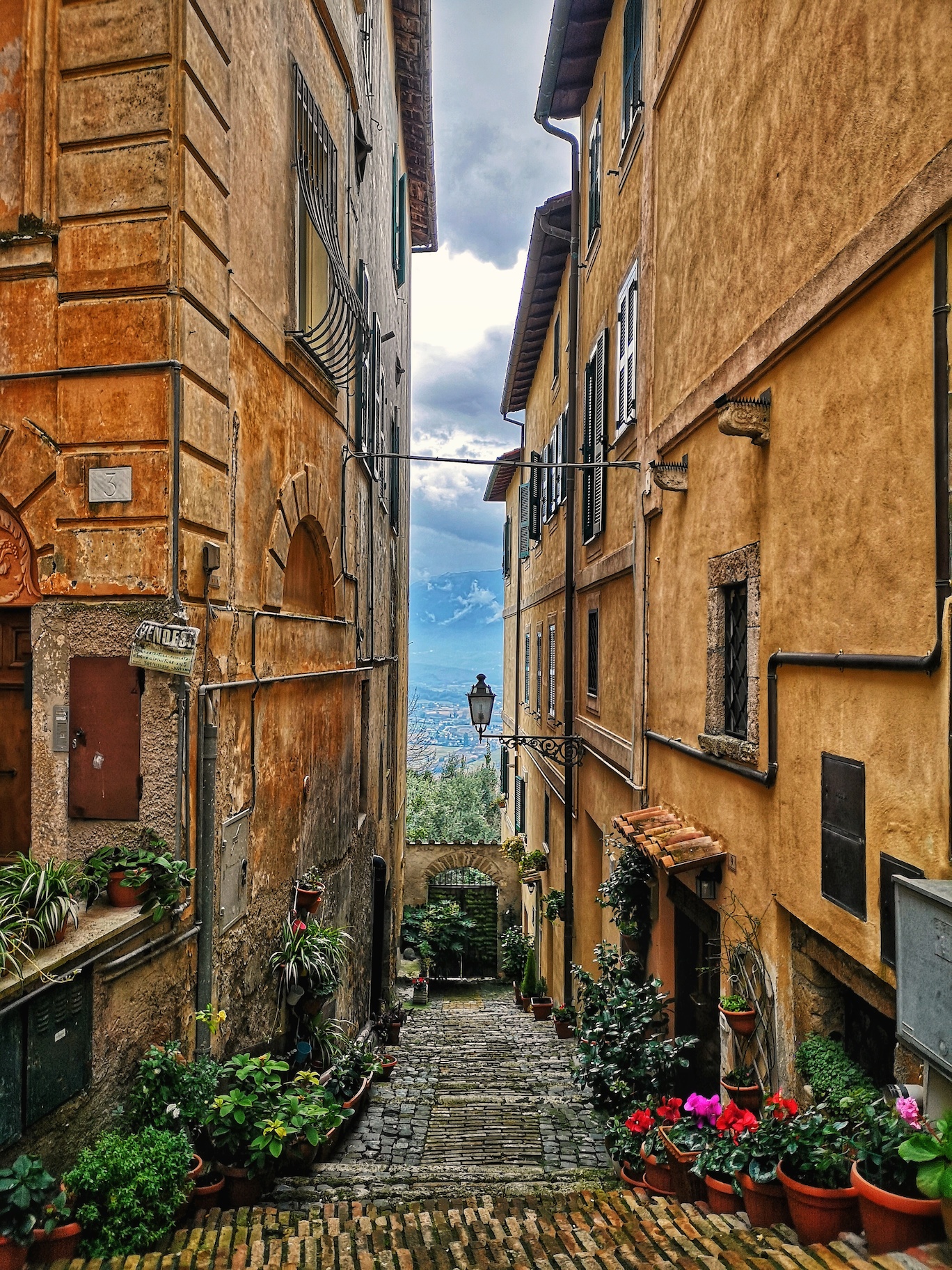 towns outside rome to visit