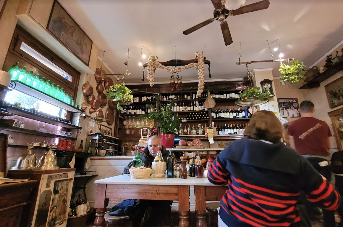 Diners enjoying Alla Vecchia Bettloa