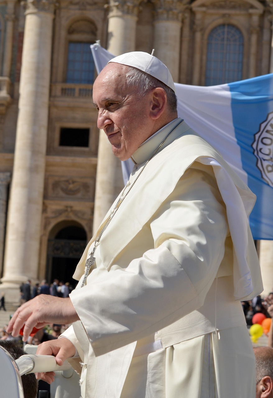 Pope Francis welcomes crowds